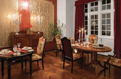 Taylor's Hill Sri Lanka dining room tables and chairs ornate décor