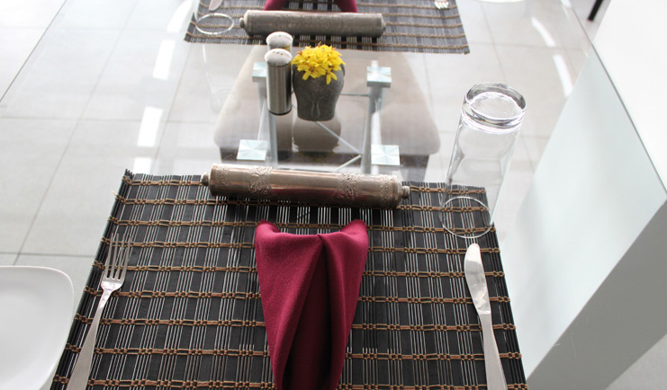 Theva Expressions Sri Lanka dining room place setting 